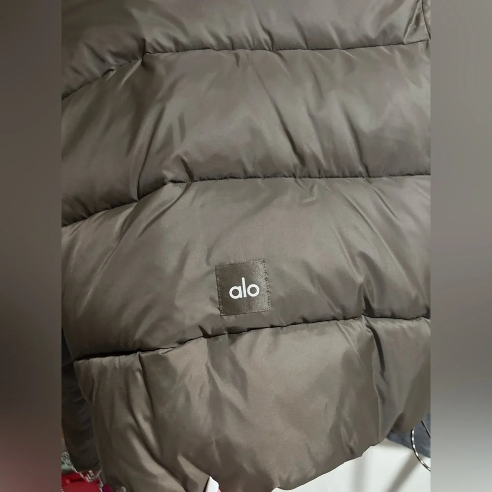 ALO Yoga Gold Rush Puffer - Picture 4 of 5